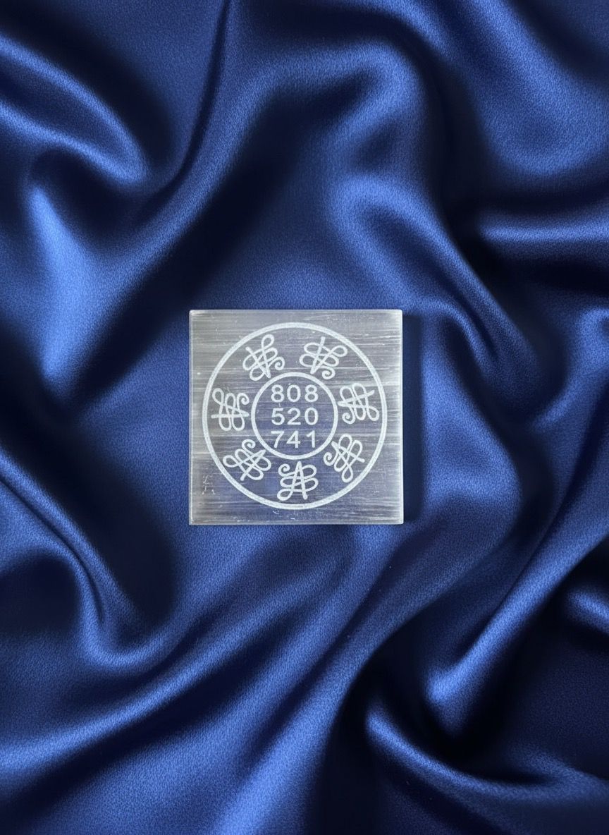 Evaarah - 🌙 Selenite Charging Plate